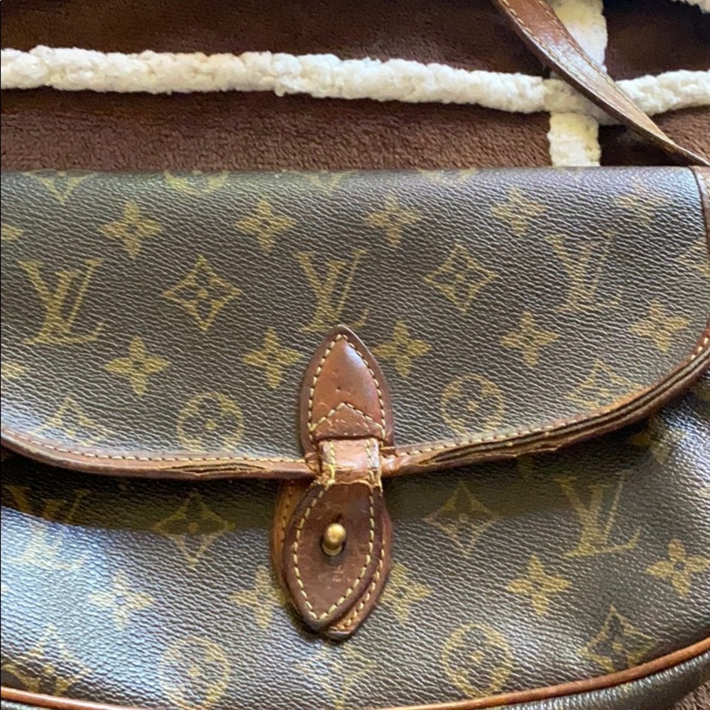 Louis Vuitton - Picture 8 of 11